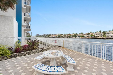 Copropriété à louer à Hollywood, Floride: 2 chambres, 113.15 m2 № 2068797 - photo 29