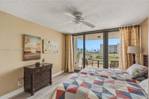 Copropriété à louer à Hollywood, Floride: 2 chambres, 113.15 m2 № 2068797 - photo 22