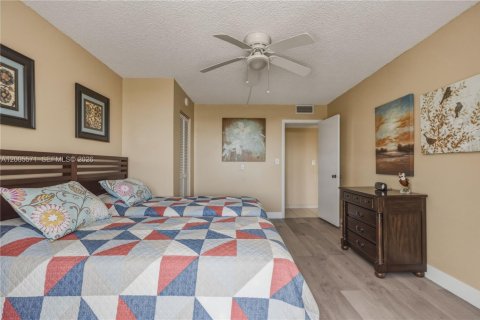 Copropriété à louer à Hollywood, Floride: 2 chambres, 113.15 m2 № 2068797 - photo 23