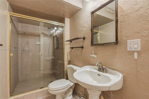 Copropriété à louer à Hollywood, Floride: 2 chambres, 113.15 m2 № 2068797 - photo 19