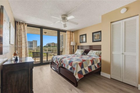 Copropriété à louer à Hollywood, Floride: 2 chambres, 113.15 m2 № 2068797 - photo 20