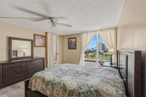 Copropriété à louer à Hollywood, Floride: 2 chambres, 113.15 m2 № 2068797 - photo 16