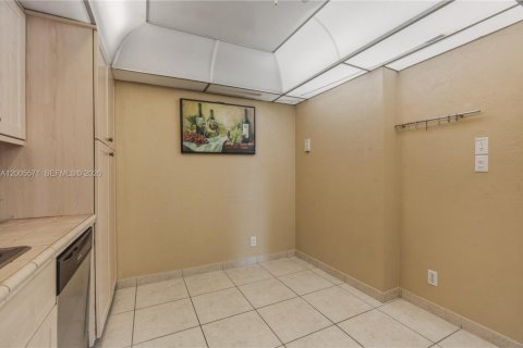 Copropriété à louer à Hollywood, Floride: 2 chambres, 113.15 m2 № 2068797 - photo 25