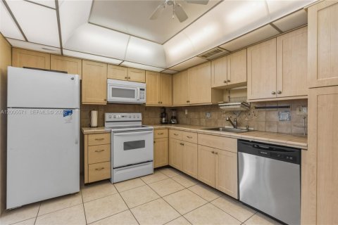 Copropriété à louer à Hollywood, Floride: 2 chambres, 113.15 m2 № 2068797 - photo 24
