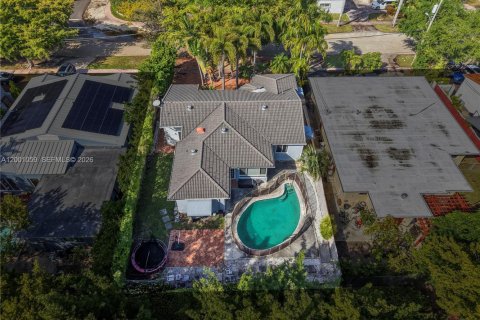 House in Miami Beach, Florida 4 bedrooms, 184.41 sq.m. № 2065366 - photo 13