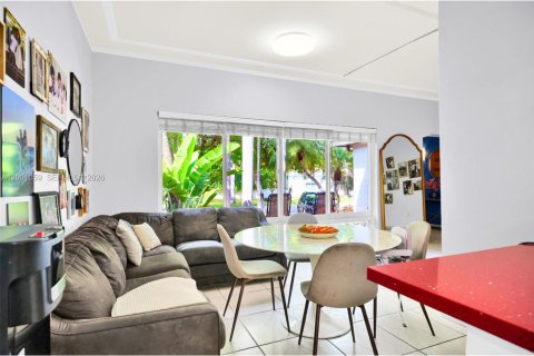 House in Miami Beach, Florida 4 bedrooms, 184.41 sq.m. № 2065366 - photo 5