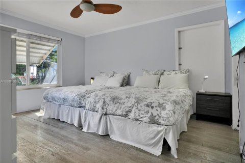 House in Miami Beach, Florida 4 bedrooms, 184.41 sq.m. № 2065366 - photo 9