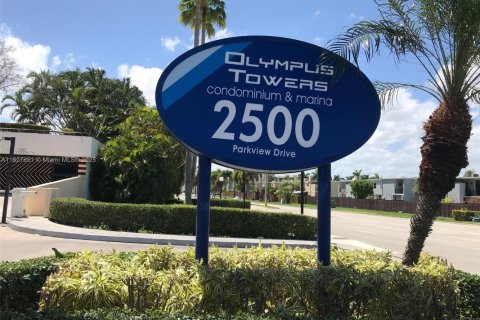 Condo in Hallandale Beach, Florida, 1 bedroom  № 1804191 - photo 2