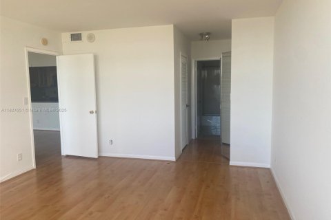 Condo in Hallandale Beach, Florida, 1 bedroom  № 1804191 - photo 14