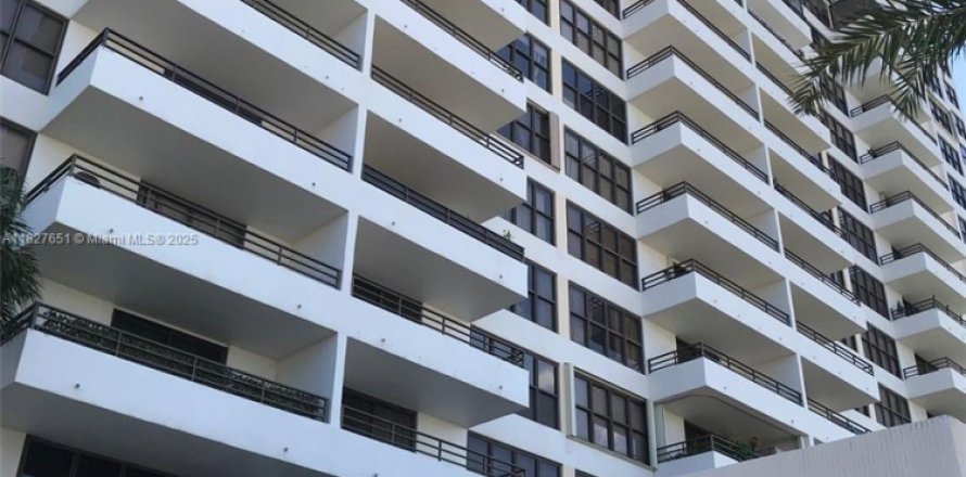 Condominio en Hallandale Beach, Florida, 1 dormitorio № 1804191