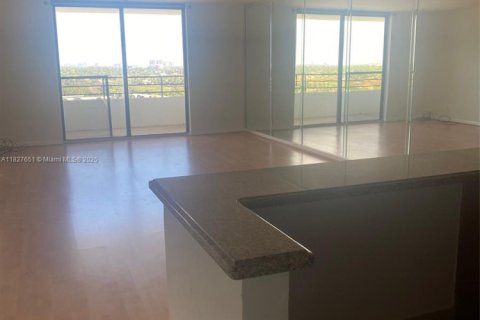 Condo in Hallandale Beach, Florida, 1 bedroom  № 1804191 - photo 15