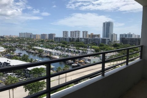 Condo in Hallandale Beach, Florida, 1 bedroom  № 1804191 - photo 3