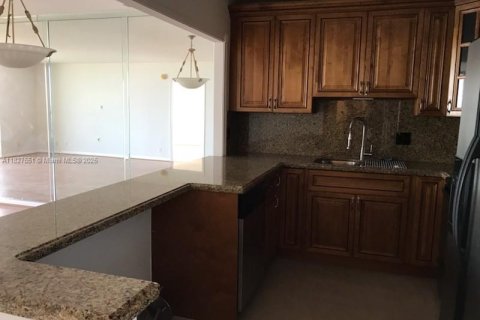 Condo in Hallandale Beach, Florida, 1 bedroom  № 1804191 - photo 6