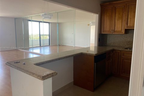 Condo in Hallandale Beach, Florida, 1 bedroom  № 1804191 - photo 10