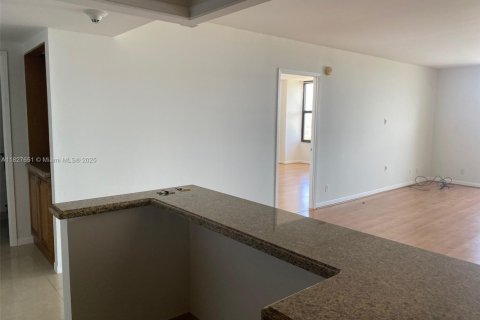 Condo in Hallandale Beach, Florida, 1 bedroom  № 1804191 - photo 9