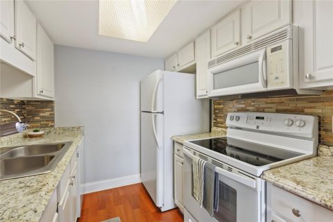 Condo in Tampa, Florida, 1 bedroom  № 2096227 - photo 8