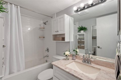 Condo in Tampa, Florida, 1 bedroom  № 2096227 - photo 10