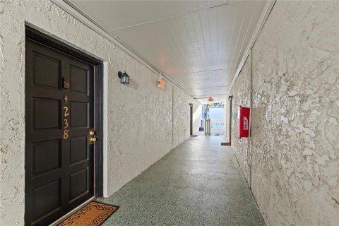 Condo in Tampa, Florida, 1 bedroom  № 2096227 - photo 2