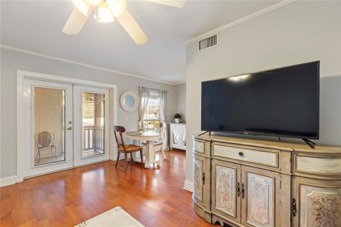 Condo in Tampa, Florida, 1 bedroom  № 2096227 - photo 5