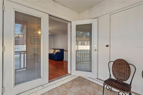 Condo in Tampa, Florida, 1 bedroom  № 2096227 - photo 15