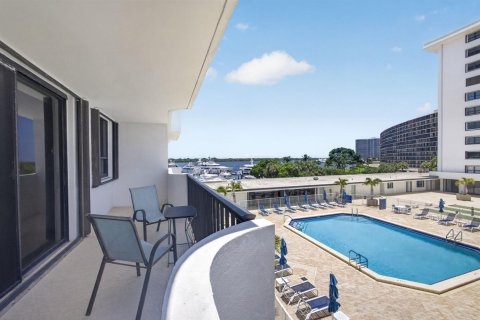 Condo in North Palm Beach, Florida, 2 bedrooms № 2171919 - photo 7