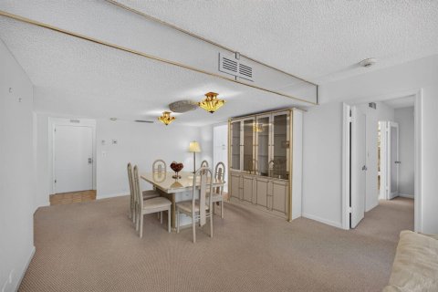 Condo in North Palm Beach, Florida, 2 bedrooms № 2171919 - photo 17