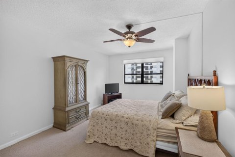 Condo in North Palm Beach, Florida, 2 bedrooms № 2171919 - photo 5