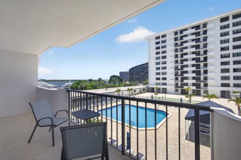 Condo in North Palm Beach, Florida, 2 bedrooms № 2171919 - photo 28