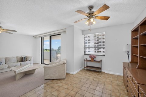 Condo in North Palm Beach, Florida, 2 bedrooms № 2171919 - photo 13