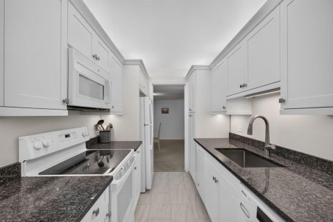 Condo in North Palm Beach, Florida, 2 bedrooms № 2171919 - photo 19