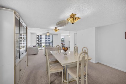 Condo in North Palm Beach, Florida, 2 bedrooms № 2171919 - photo 16