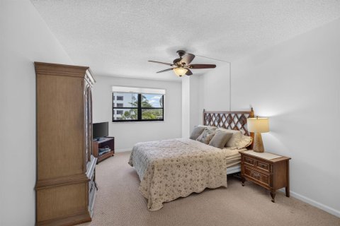 Condo in North Palm Beach, Florida, 2 bedrooms № 2171919 - photo 20