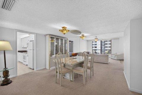 Condo in North Palm Beach, Florida, 2 bedrooms № 2171919 - photo 15