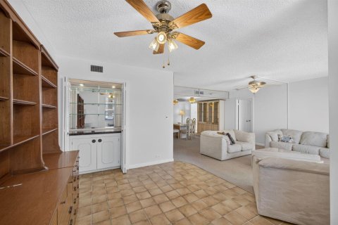 Condo in North Palm Beach, Florida, 2 bedrooms № 2171919 - photo 3