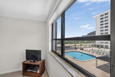 Condo in North Palm Beach, Florida, 2 bedrooms № 2171919 - photo 21