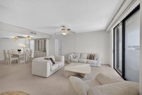 Condo in North Palm Beach, Florida, 2 bedrooms № 2171919 - photo 2