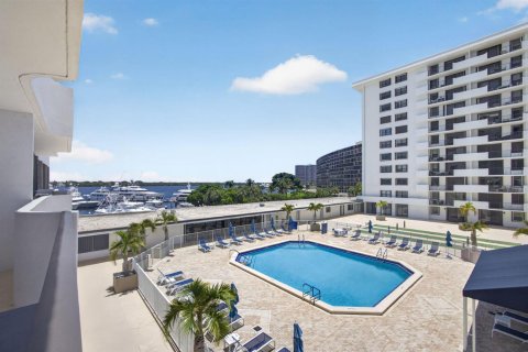 Condo in North Palm Beach, Florida, 2 bedrooms № 2171919 - photo 29