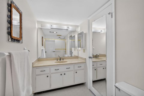 Condo in North Palm Beach, Florida, 2 bedrooms № 2171919 - photo 8