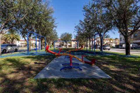 Casa en alquiler en Doral, Florida, 4 dormitorios, 324.69 m2 № 2009310 - foto 30