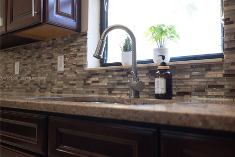 Casa en alquiler en Doral, Florida, 4 dormitorios, 324.69 m2 № 2009310 - foto 11