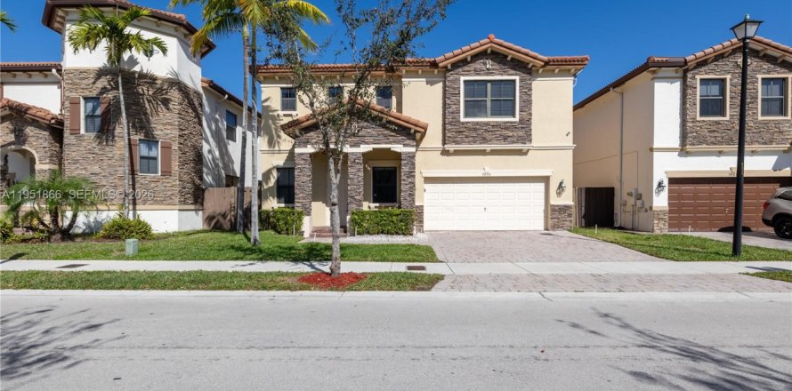 Casa en Doral, Florida 4 dormitorios, 324.69 m2 № 2009310