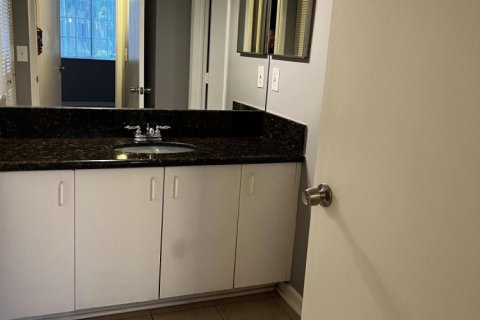 Condominio en alquiler en West Palm Beach, Florida, 2 dormitorios, 84.08 m2 № 1161634 - foto 1