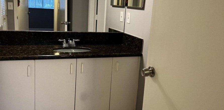 Condominio en West Palm Beach, Florida, 2 dormitorios № 1161634