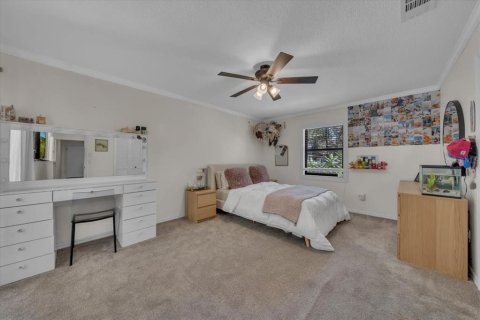 House in Brandon, Florida 4 bedrooms, 257.53 sq.m. № 1837447 - photo 2
