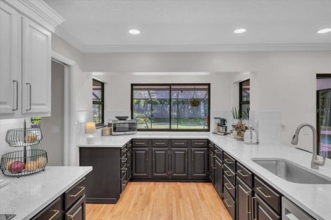 House in Brandon, Florida 4 bedrooms, 257.53 sq.m. № 1837447 - photo 20