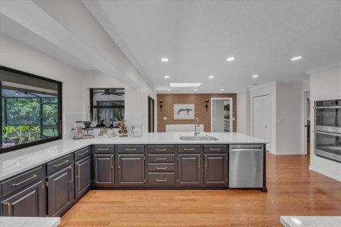 House in Brandon, Florida 4 bedrooms, 257.53 sq.m. № 1837447 - photo 21