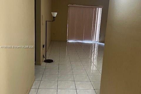 Condo à Sweetwater, Floride, 2 chambres  № 2021117