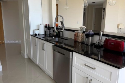 Condo in Aventura, Florida, 3 bedrooms in LANDMARK  № 1926100 - photo 2
