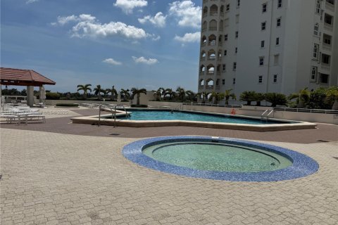 Condo in Aventura, Florida, 3 bedrooms in LANDMARK  № 1926100 - photo 11