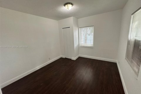 Casa en alquiler en Miami, Florida, 2 dormitorios, 88.26 m2 № 2059508 - foto 6